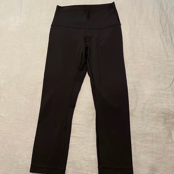 Lulu lemon black capri. Excellent condition - Picture 1 of 4